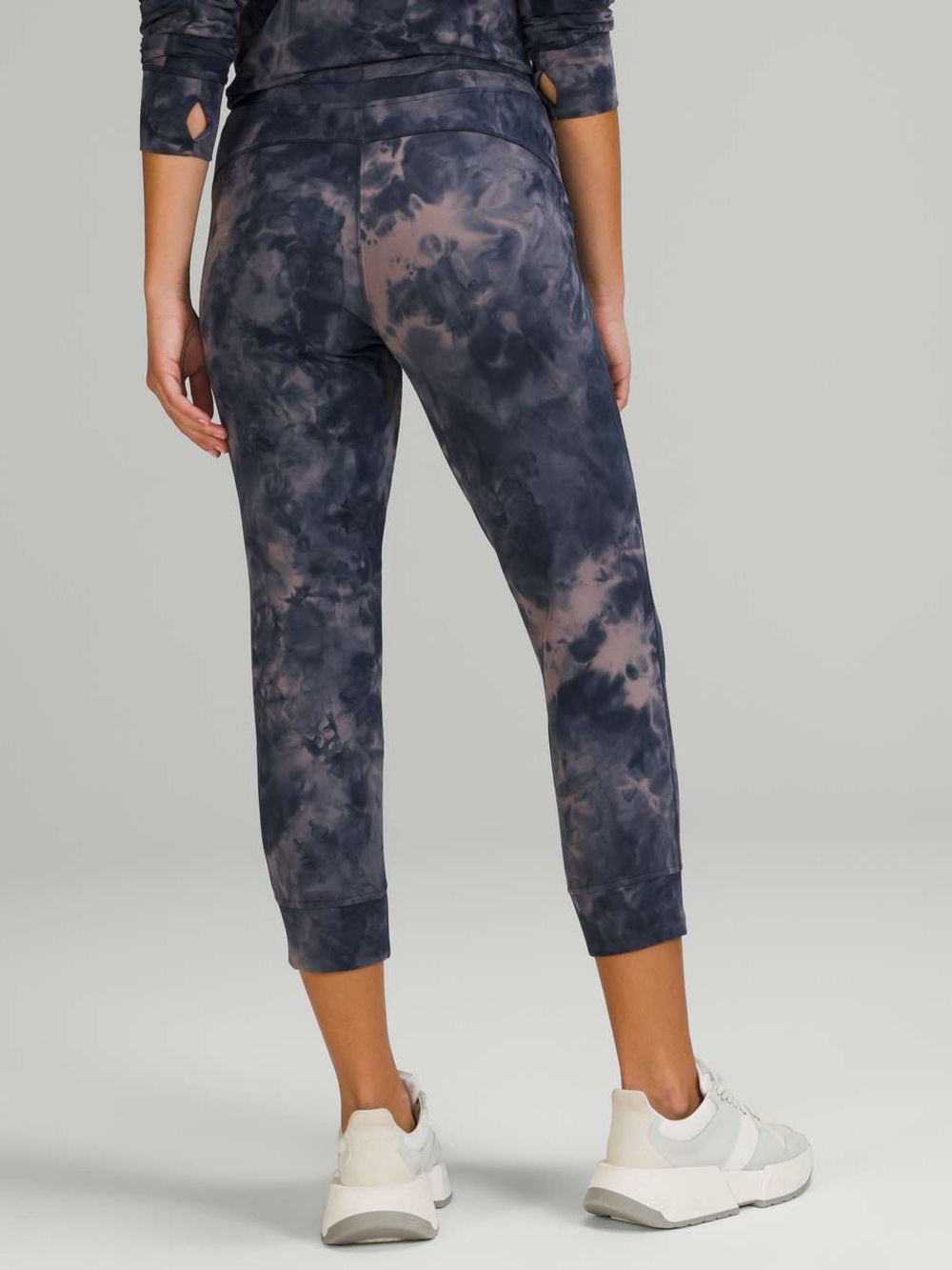 Lululemon Ready to Rulu Jogger Crop - size 8